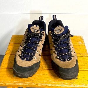 Rebook men’s hiking shoes. Great condition size 10 1/2. Cleaning out the closet